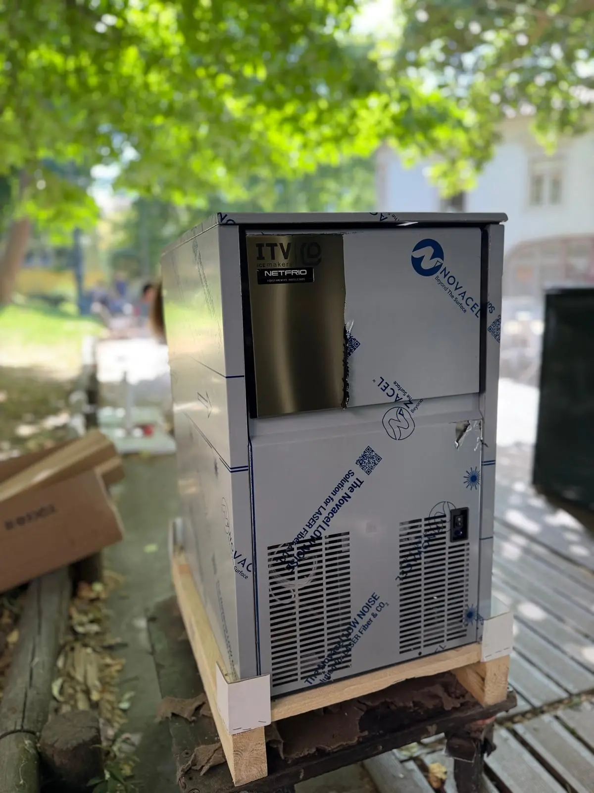 Entrega da Netfrio de uma máquina de gelo ITV em Lisboa